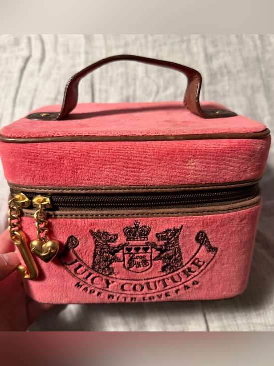 Juicy Couture Handbags - Juicy Couture Pink Velvet Travel Jewelry makeup Case train case rare